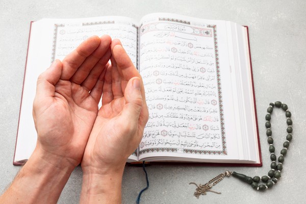 Keutamaan Dan Manfaat Membaca Doa